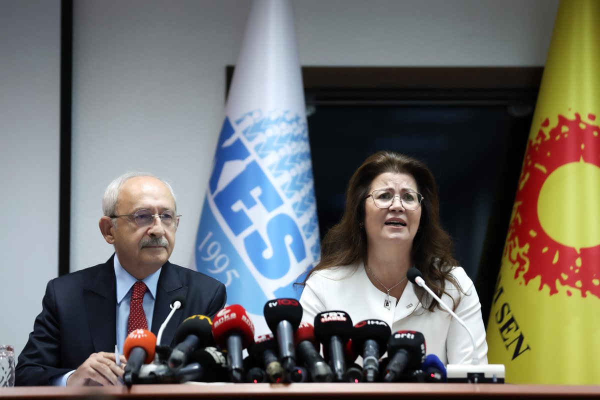 Genel Başkanımız Kemal Kılıçdaroğlu, Eğitim-Sen Genel Başkanı Nejla Kurul’u sendika genel merkezinde ziyaret etti. Ziyaretin ardından Kurul ile ortak basın toplantısı düzenleyen Sayın Kılıçdaroğlu eğitim alanındaki sorunlar ve çözüm önerilerini anlattı.