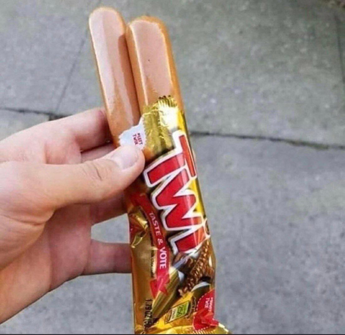 cooterdoodle's tweet photo. Please check your kid’s Halloween candy!My son found a double stuffed glizzy in his last year and my family hasn’t recovered. https://t.co/Xfc6aksPwv