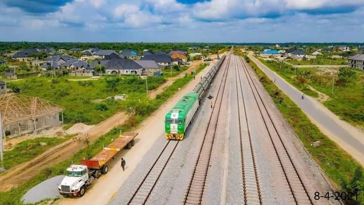 On my way to Lagos from Ibadan today, some NRC employees lured us to board the train without tickets. Initially, they acted like they were taking us to the ticket counter only for them to lead us to the Railway without an official ticket.
They collected cash in transit.
