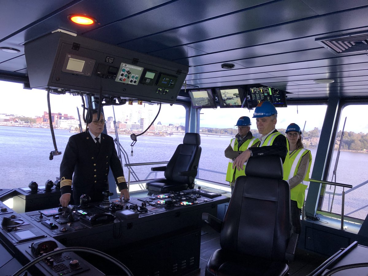 Saimme tänään kunnian esitellä Arctian liiketoimintaa Eurooppa- ja omistajaohjausministeri Anders Adlercreutzille. Vierailun aikana käytiin hyviä keskusteluita yhtiön liiketoiminnoista ja tulevaisuuden mahdollisuuksista. Arctia kiittää lämpimästi vierailusta!