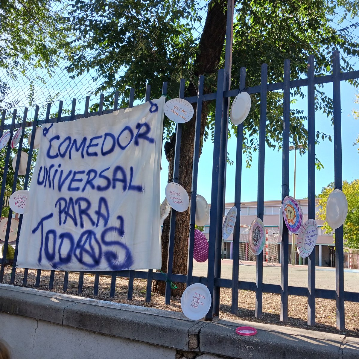 La alimentación es un derecho, no un privilegio. Necesitamos #BECASYA y que se dejen de vulnerar nuestros derechos en este proceso administrativo #caosbecascomedor