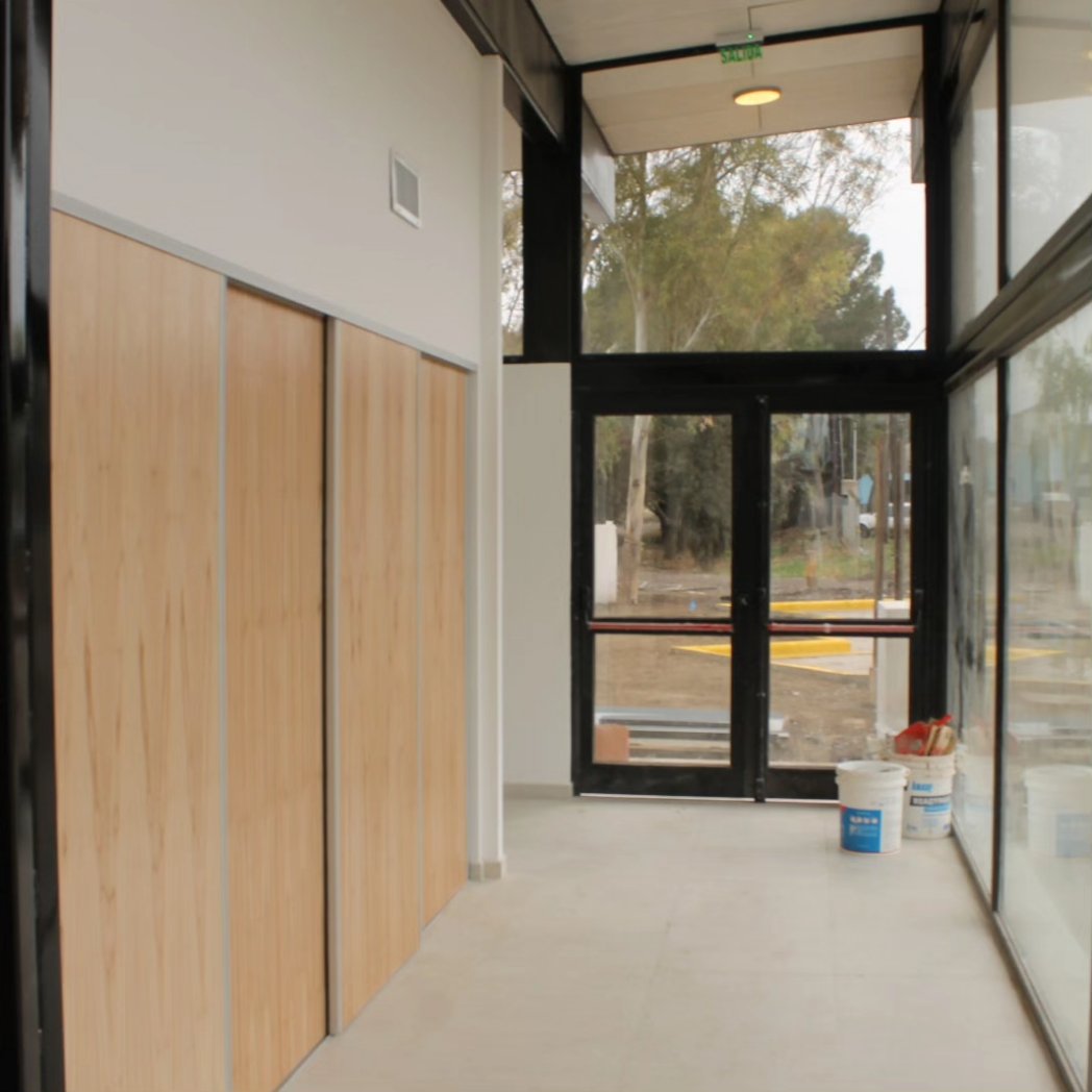 El secretario de Obras e Infraestructura de la provincia, Alejandro Echarren, verificó los últimos avances del nuevo Centro de Informes Turísticos de la capital rionegrina.

Actualmente se están ejecutando las últimas tareas en el edificio próximo a su inauguración.