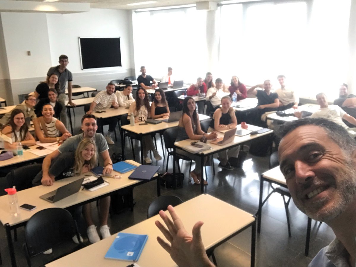 Full house!! 😀It’s just great to share a morning #ESP class with my cheerful group of future hotel managers at @ehib1