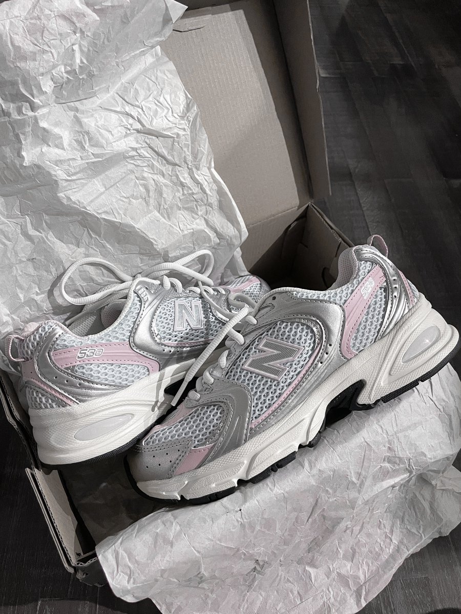 wednezfilm's tweet photo. 𝚗𝚎𝚠 𝚋𝚊𝚋𝚢 👟🎀 https://t.co/lIR9048yHV