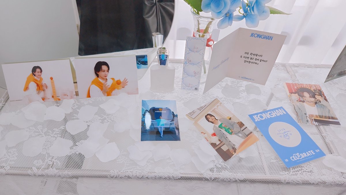 Haniya_1004's tweet photo. 💌水國 ; 바다의 세계
》카페 코드

악 배너 찍는거 깜빡했다
대신 예쁜 특전 사진이라도ㅠㅠ 카페 컨셉에 맞게 특전과 내부가 파란색으로 꾸며져 있었고, 인화사진이나 액자도 있어서 구경하는게 재밌었어요! 제가 또 캐랜 정한이를 좋아하기 때문에🤭

#정한이의_깊은_바다
#Jeonghan_is_blue https://t.co/vWsTYp1T2m