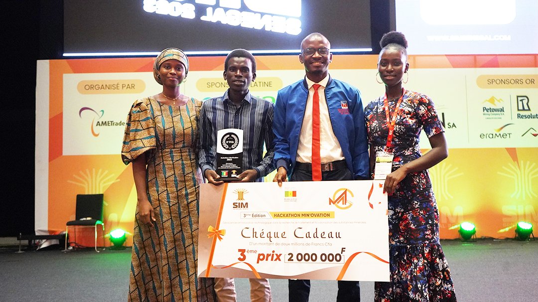MahtarMbow's tweet photo. L'UAM de Dakar, à travers son École des Mines, Géologie et Environnement (ESMGE), a participé avec succès à la 3ème édition du hackathon min'ovation, organisé du 14 au 16 septembre 2023.

#UAM #kebetu #Ndam #mining #sim #innovation #Sim2023 #Mmg #Ametrade #SGNS https://t.co/Jfm3CqsRAe