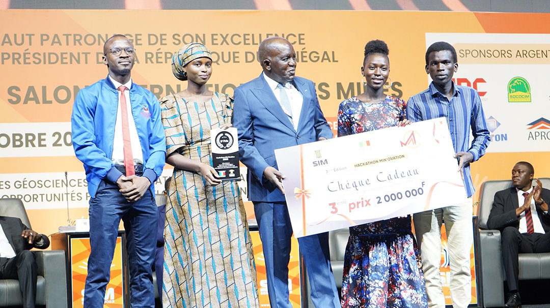 MahtarMbow's tweet photo. L'UAM de Dakar, à travers son École des Mines, Géologie et Environnement (ESMGE), a participé avec succès à la 3ème édition du hackathon min'ovation, organisé du 14 au 16 septembre 2023.

#UAM #kebetu #Ndam #mining #sim #innovation #Sim2023 #Mmg #Ametrade #SGNS https://t.co/Jfm3CqsRAe