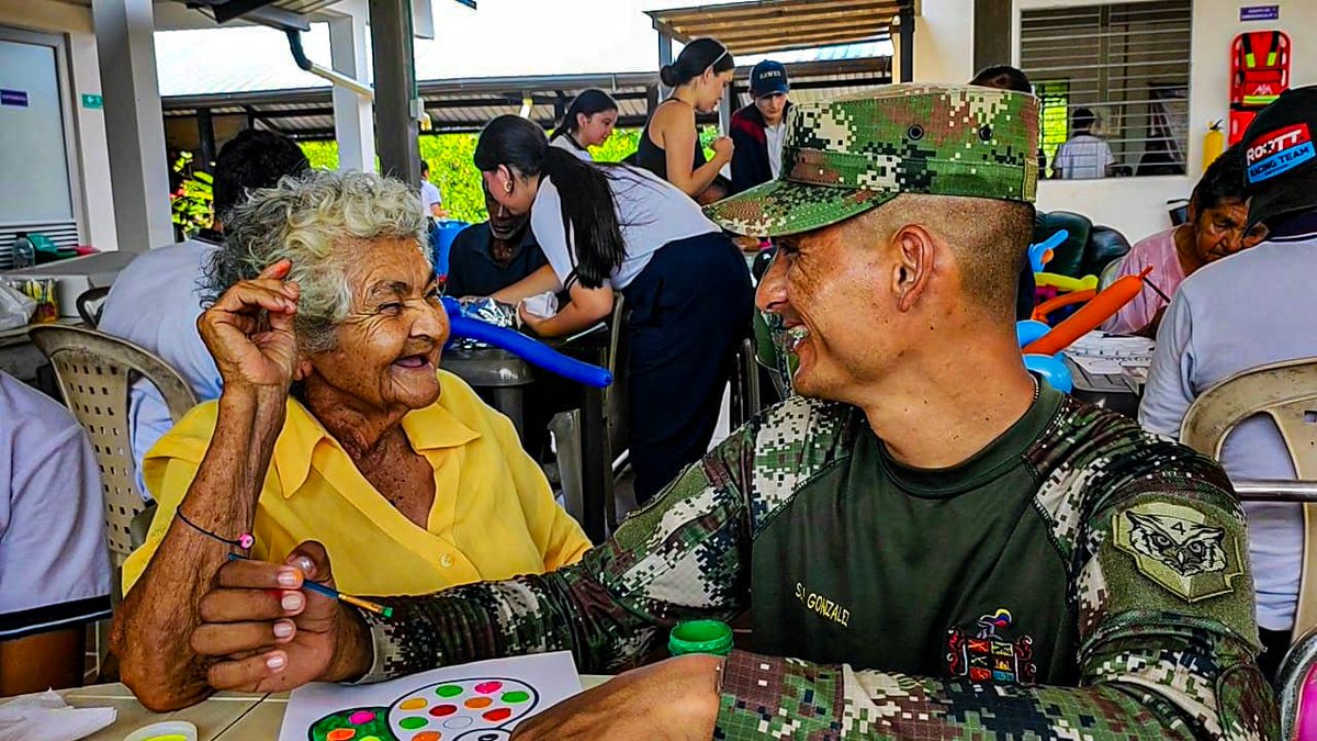 Ejercito_Div4's tweet photo. Nuestro mejor acto de amor es el servicio 🫡, es así, como a través de una serenata, actividades motrices y más, demostramos el amor y profundo respeto hacia los abuelitos del hogar geriátrico de San Gerardo en Villavicencio, #Meta.

¡Somos su @COL_EJERCITO!🇨🇴
#SiempreATuLado https://t.co/8hwiV56H8u
