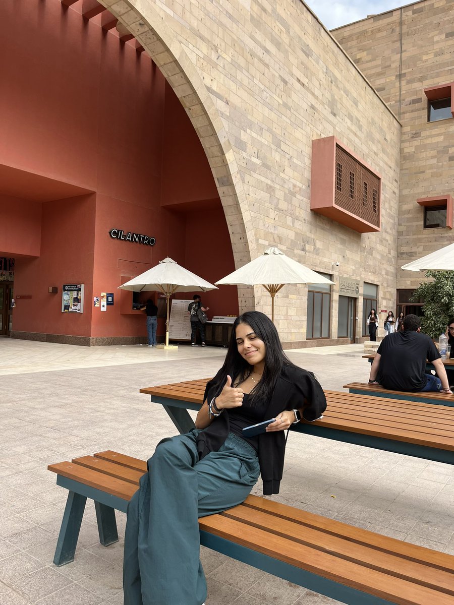 jannabadr1's tweet image. 10. Salma in her favorite spot next to her favorite coffee place. And Janna in her favorite spot, the boxes.
#JRMC2202 #JRLweb