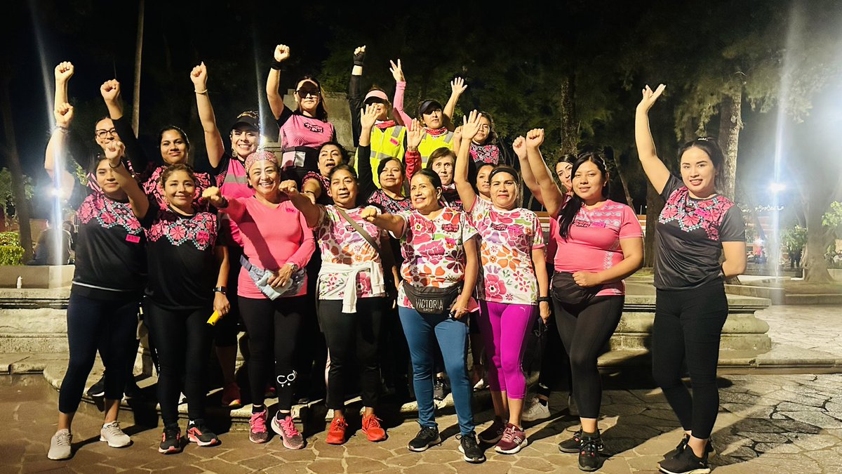 RunInOaxaca's tweet photo. 🎀Ayer iniciamos con la primera ruta de #OctubreRosa; en la cual llevamos a cabo una dinámica muy especial, siguiendo el principio de la prevención y auto cuidado. 

🎀Todo a tiempo, todo con amor propio 

#ChicasRunIn #StopCáncer #HastaLaVictoria https://t.co/jDcjLJLbia
