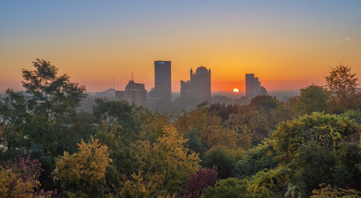 Though this morning was a perfectly clear, fog-less morning in #Pittsburgh, I still found a few compositions to capture, like one along Grandview Avenue. The trees on the Mt. Washington hillside are starting to show some fall color...won't be long now.