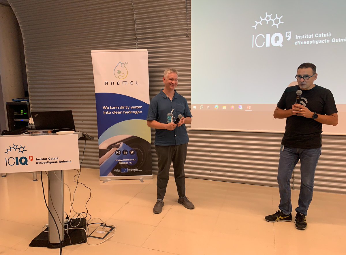 Our coordinator Pau Farràs (@Chem_light) and @ICIQchem Director @PalomaresEj officially kick-off #HydrogenHorizons 2023 in Tarragona. Thanks to the @EUeic for supporting the green hydrogen challenge, and @ElsevierConnect and @H2Europe for sponsorship.