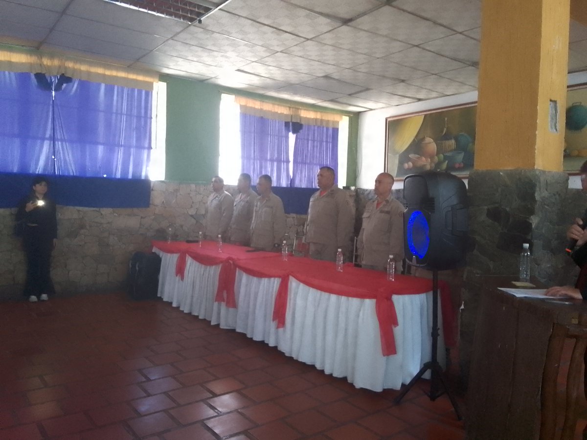 ADInielcano's tweet photo. #30Sep la #MiliciaBolivariana en la #ZODIMERIDA, realizó Acto de Inauguración del Curso de Oficiales y T/P en la categoría de Milicia, en función de formar futuros líderes para la Defensa Integral de la Patria. https://t.co/fMlg4m9KFd