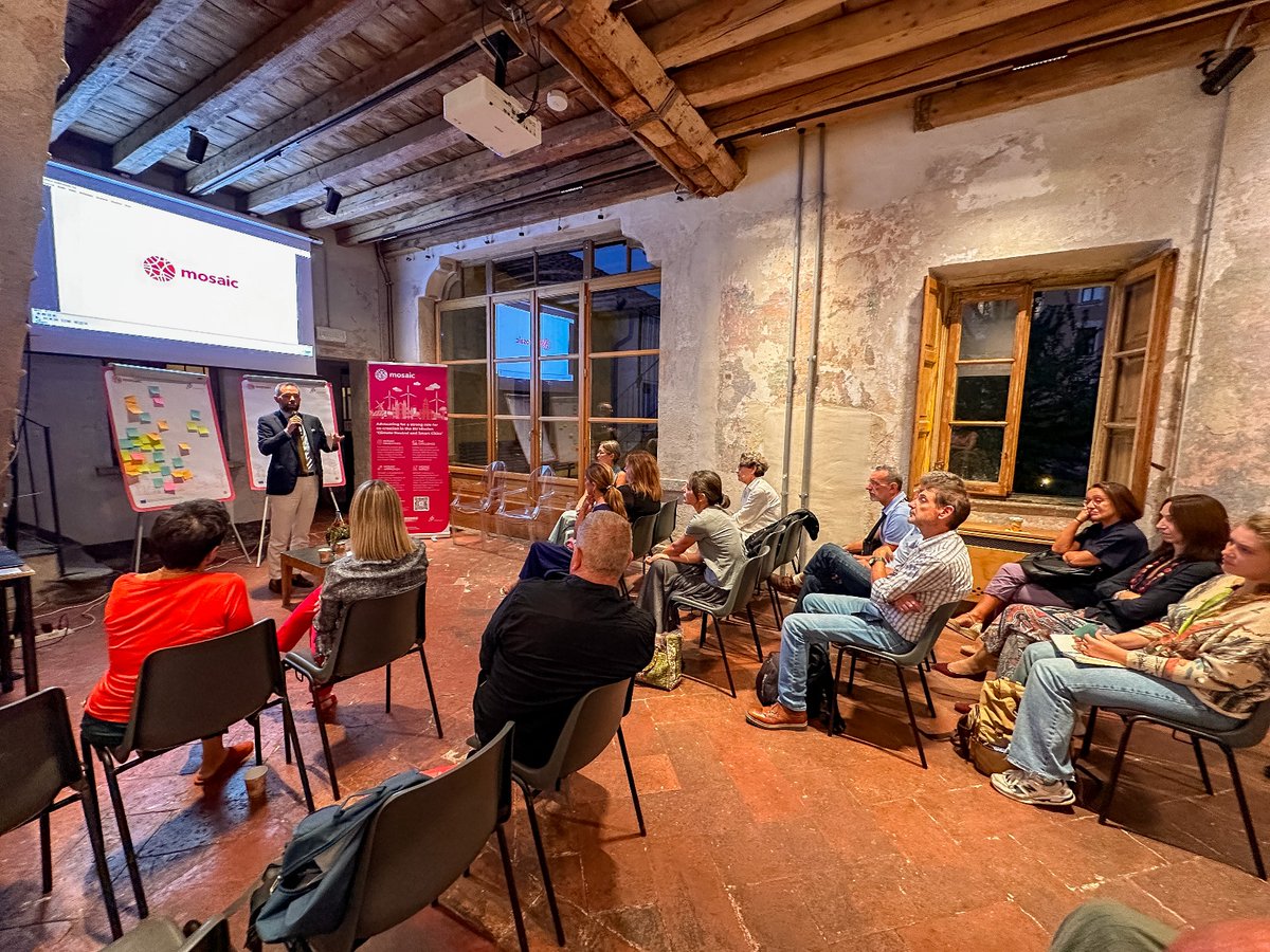 💡The innovative solutions to make #airqualitydata accessible co-created in MOSAIC’s Pilot City Milan were presented to <a href="/ComuneMI/">Comune di Milano</a> last Friday.
🚀Both solutions are of interest to the Milan municipality, which will explore their feasibility. 
Learn more 👉 tinyurl.com/555bb9ee