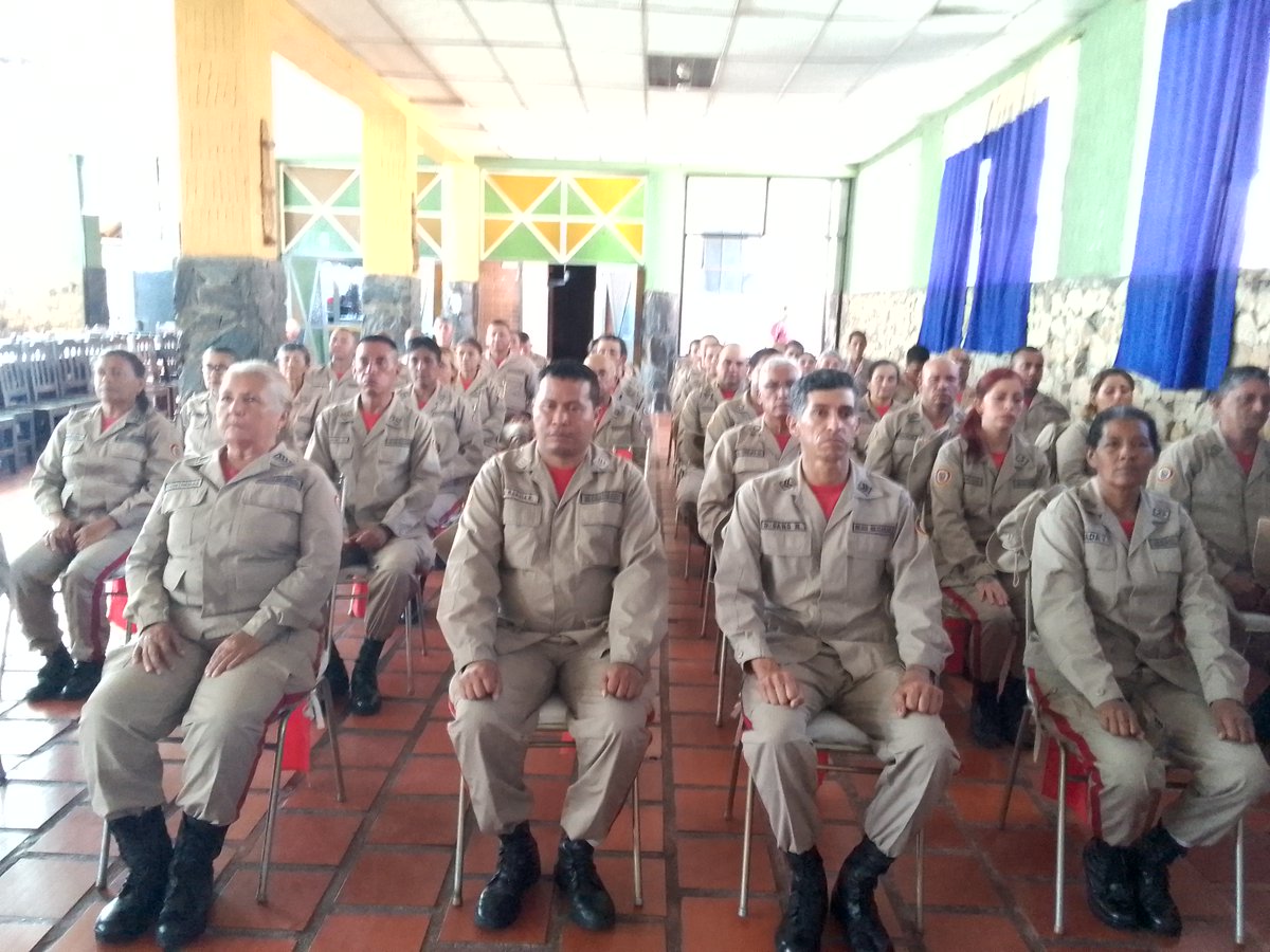 ADInielcano's tweet photo. #30Sep la #MiliciaBolivariana en la #ZODIMERIDA, realizó Acto de Inauguración del Curso de Oficiales y T/P en la categoría de Milicia, en función de formar futuros líderes para la Defensa Integral de la Patria. https://t.co/fMlg4m9KFd