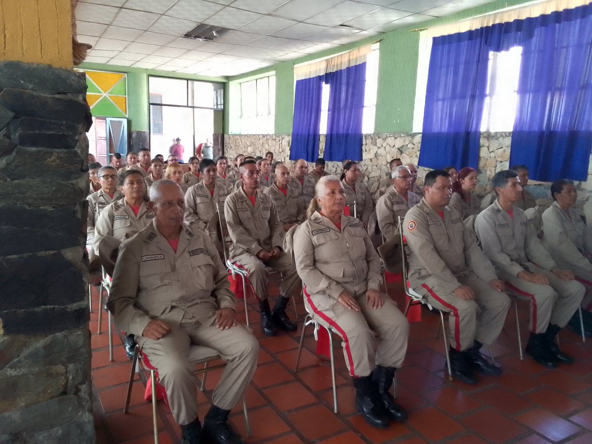 ADInielcano's tweet photo. #30Sep la #MiliciaBolivariana en la #ZODIMERIDA, realizó Acto de Inauguración del Curso de Oficiales y T/P en la categoría de Milicia, en función de formar futuros líderes para la Defensa Integral de la Patria. https://t.co/fMlg4m9KFd