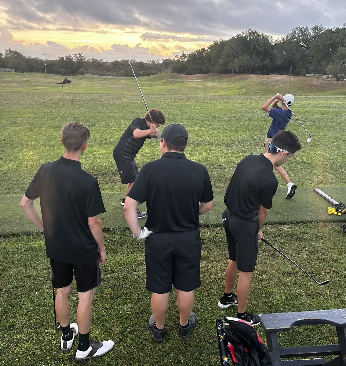 _ECGolf's tweet photo. Best of luck to our V1 Boys team as they compete in their first tourney of the season at Olympia Hills. Letβs go Hornets! #sft @_ECAthletics https://t.co/UMA2cRZkPf
