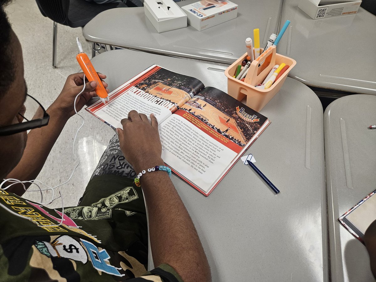 TJHS_Tara's tweet photo. C-Pens + library day = happy readers #LeadingWithLiteracy https://t.co/zraLvCbhZn
