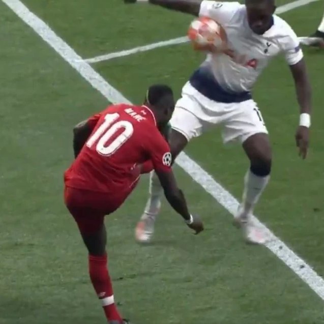 Footballtweet's tweet photo. If the Premier League DID agree to Klopp's demands and replay the Spurs-Liverpool game..

Which game also deserves to be replayed because of a bad decision? 🤔 https://t.co/qYi91H0LIj
