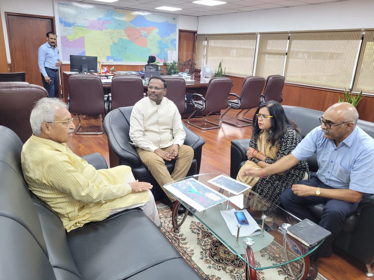 LKBajpaiBJP's tweet image. मेरठ से हवाई उड़ान के सम्बन्ध में एयरपोर्ट अथॉरिटी ऑफ़ इंडिया में सम्बंधित अधिकारियों से सार्थक चर्चा की। 
माननीय प्रधानमंत्री श्री @narendramodi जी की सुगम हवाई यात्रा की योजना के अंतर्गत मेरठ से भी हवाई उड़ान प्रारम्भ होगी।

#AirportAuthorityofIndia 
#flightservice