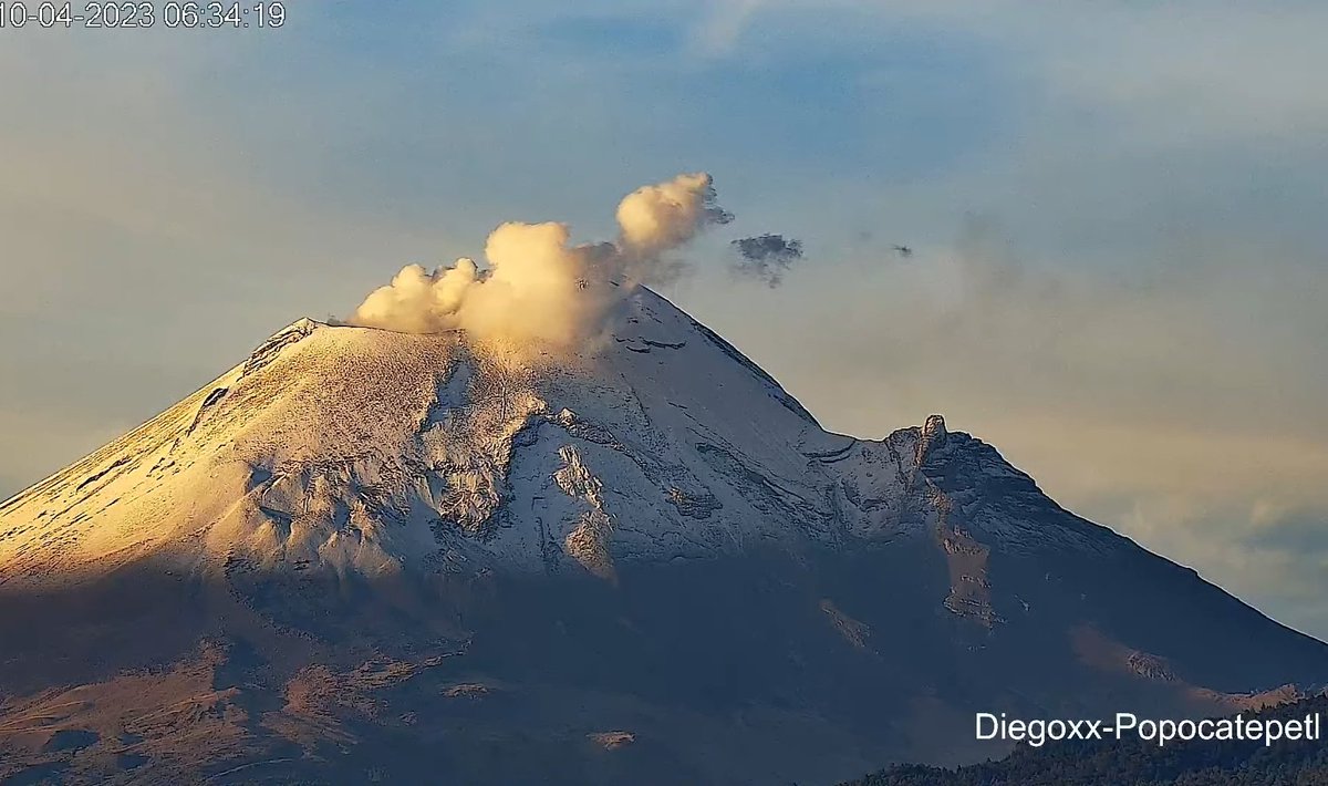 Asi amanece el #Volcan #Popocatépetl con estas impresionantes postales 😍 Cámara en vivo: youtube.com/live/a3kCdeW_e…