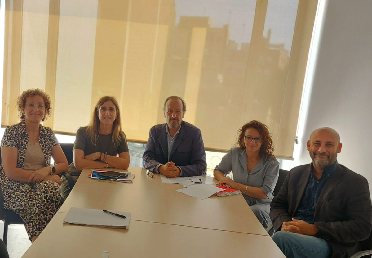 Avui hem realitzat una jornada de treball , amb els serveis socials de <a href="/elmasnou_cat/">Ajuntament del Masnou</a> , per revisar i aclarir els procediments destinats al servei dels usuaris més vulnerables , i els drets socials vinculats a la factura de 
l´#aigua
 @AGBARclients #AGBARambtu
