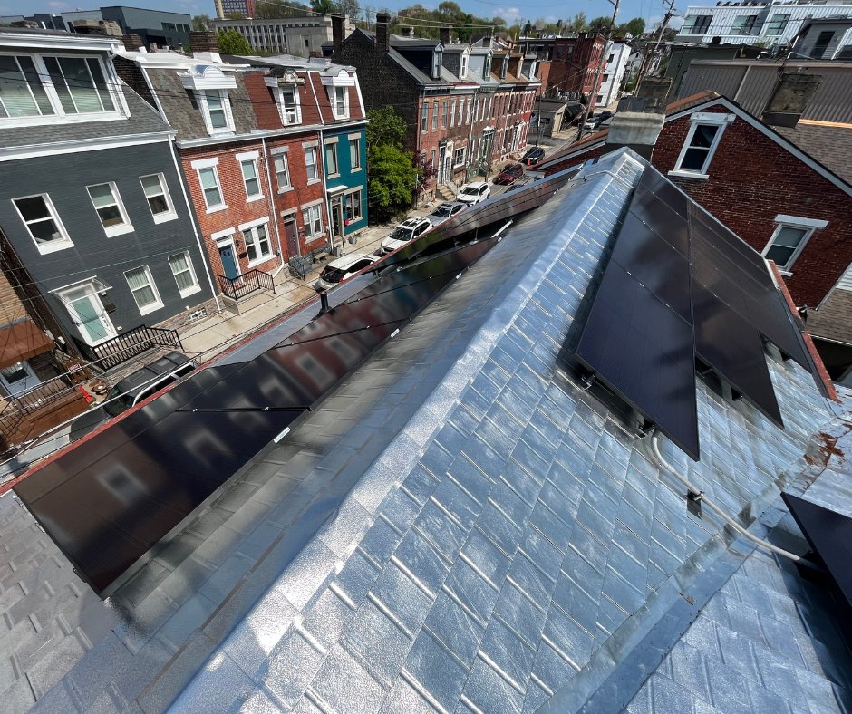 EISSolar's tweet photo. Do you have friends, family, or coworkers who are interested in installing solar? You might be able to qualify for an EIS Solar group discount! Get in touch with us today at https://t.co/qfWGpMStUd to find out more. #EISSolar #Lawrenceville #HarvestTheSun #GoSolar #NEWSolar https://t.co/D7rMMNRT6S