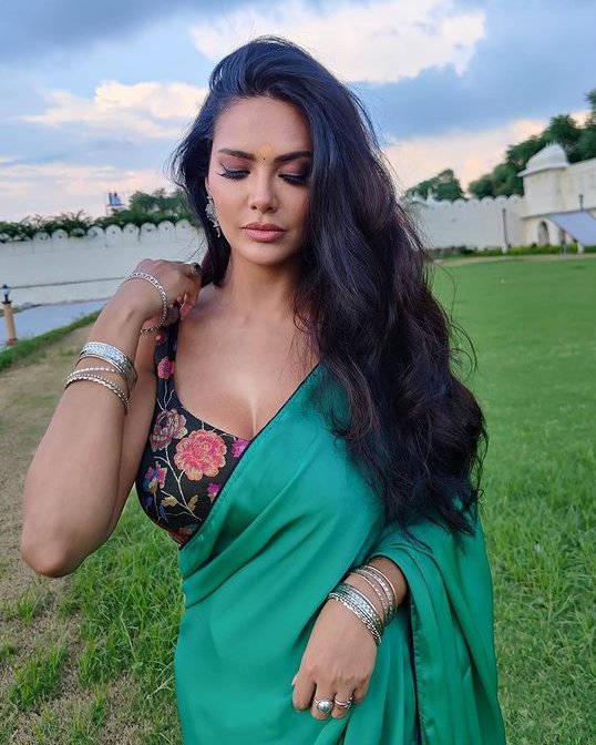 I Have Been RIding My Own Wave 💫♥️
#EshaGupta #Bollywood #Actress 
#ShraddhaKapoor #BiggBossTamil