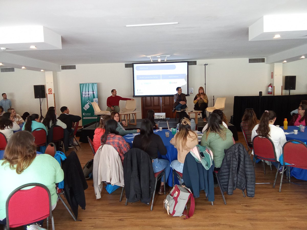 jorsugar's tweet photo. Comenzando el encuentro de Estudiantes CFE de Ciudadanía y Bienestar Digital de @Ceibal_Uy con la apertura del Gerente de DPD @martinrebour, la consejera de CFE María del Carmen dos Santos y @pablomar76 Jefe de Ciudadanía y Bienestar Digital #CiudadaniaDigitalEstudiantesCFE https://t.co/B4w95ORhpG