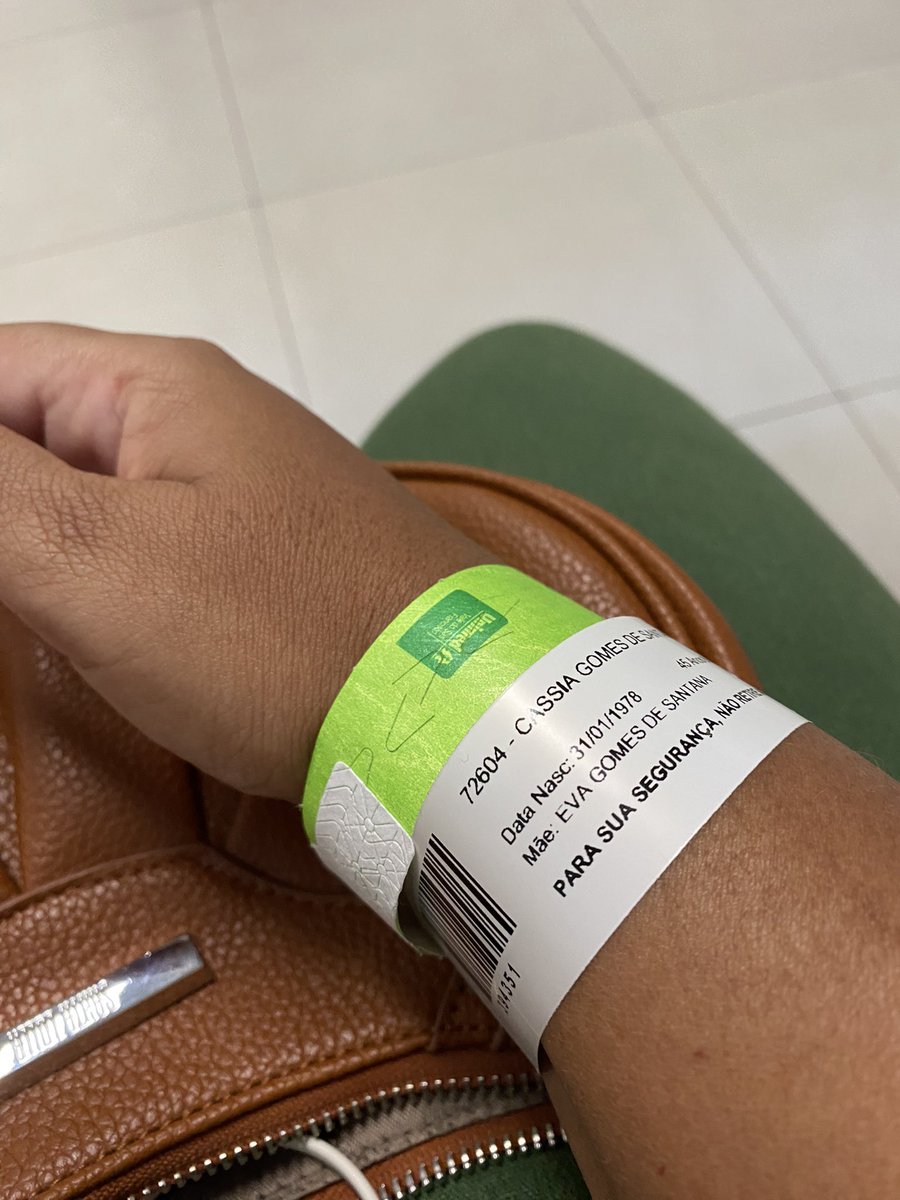 cassiags's tweet photo. Hoje tive a estreia na emergência. Segundo o médico  5 dias sem atividade física, que é algo muscular. https://t.co/fJ48TjLX04