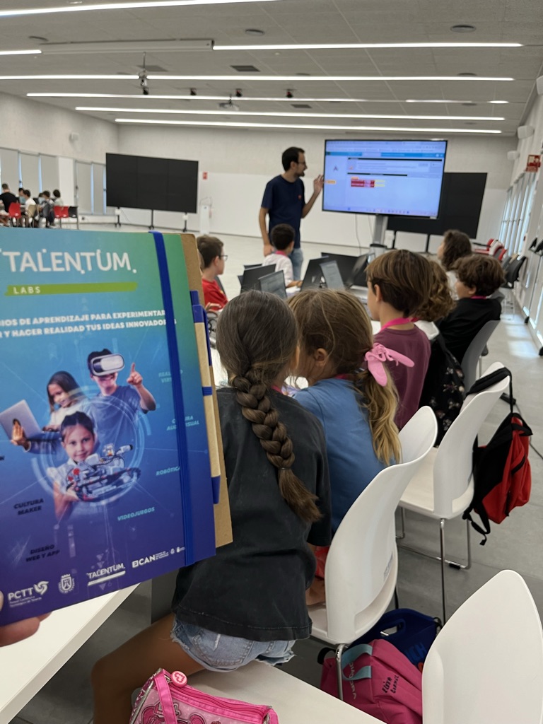 PCTTenerife's tweet photo. 🔊¡Comenzamos los #STEAMLabs!
50 alumnos y alumnas han comenzado los laboratorios de innovación que funcionan como encuentros de aprendizaje, que por medio de la gestión de retos y con el apoyo de las habilidades #tecnológicas asimilarán competencias #innovadoras. https://t.co/iGrPOUooiU
