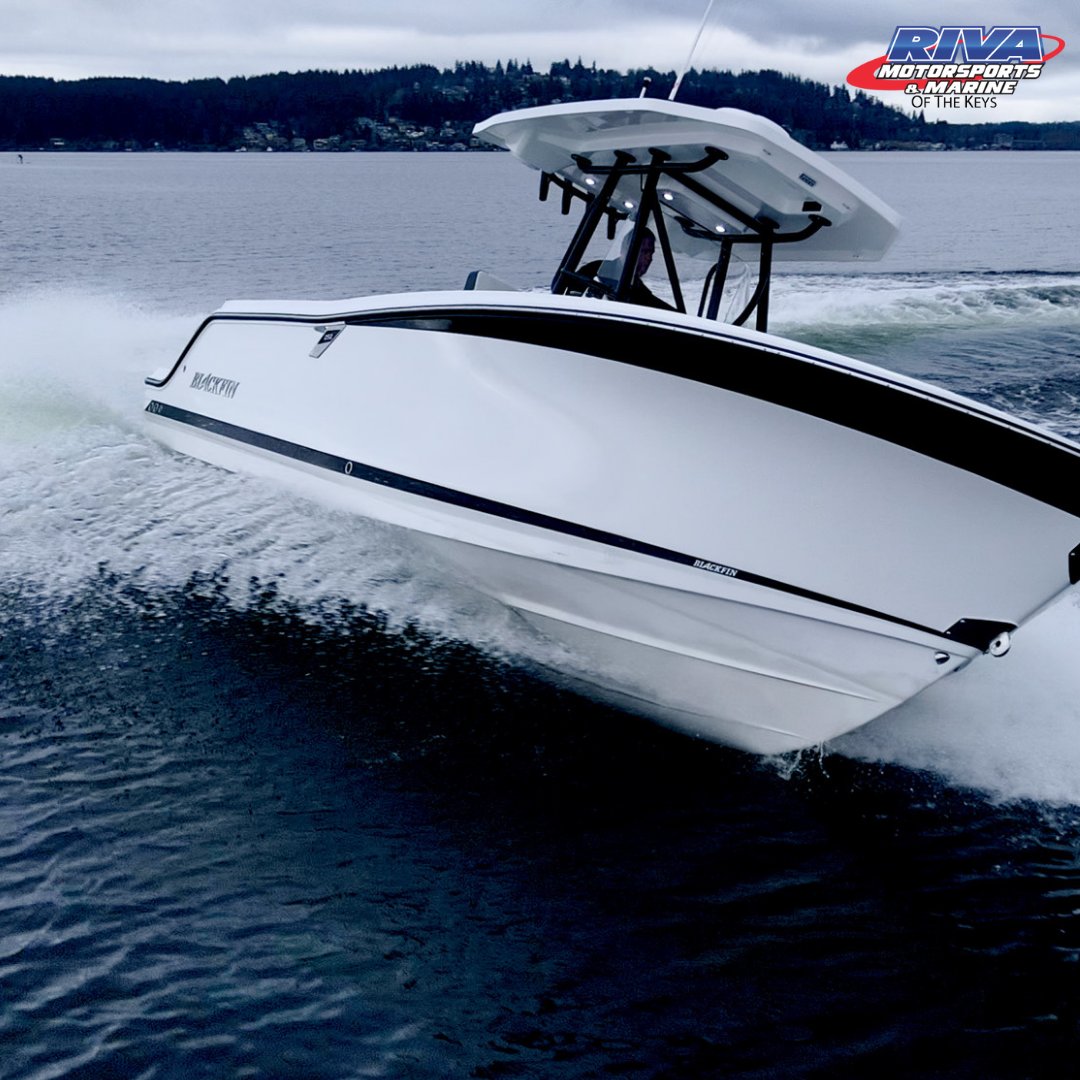 riva_keys's tweet photo. Cruising in style with the sleek and powerful 2023 Blackfin 272CC. 🛥️⚓ https://t.co/AcMkfwLOz0
