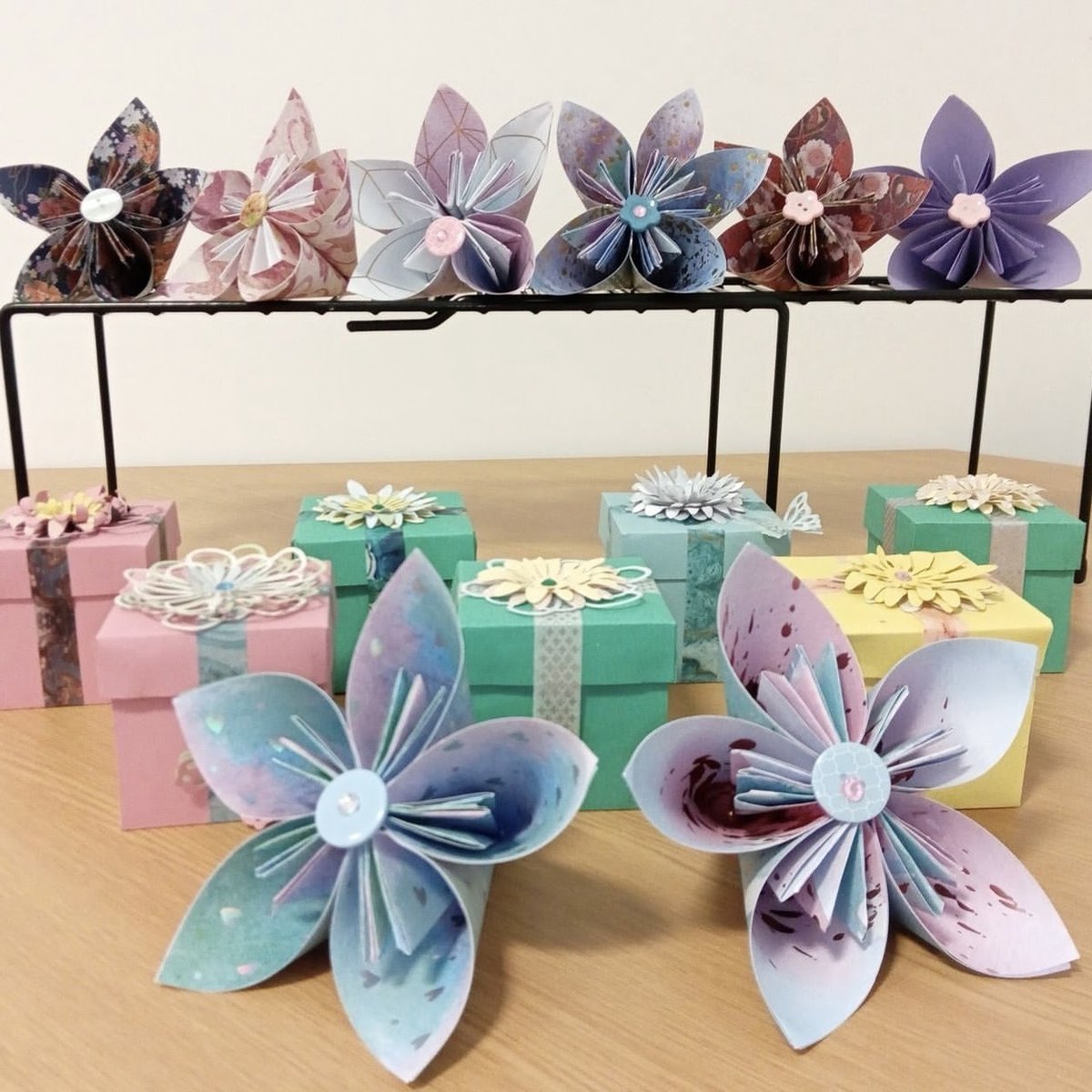LibrariesNL's tweet photo. #Library5 | @CILIPScotland's #GreenLibrariesWeek Challenge
Our knitting and craft groups often reuse unwanted materials to create something new while learning a great skill. Local good causes can often benefit too. https://t.co/XZg9oTeSZA