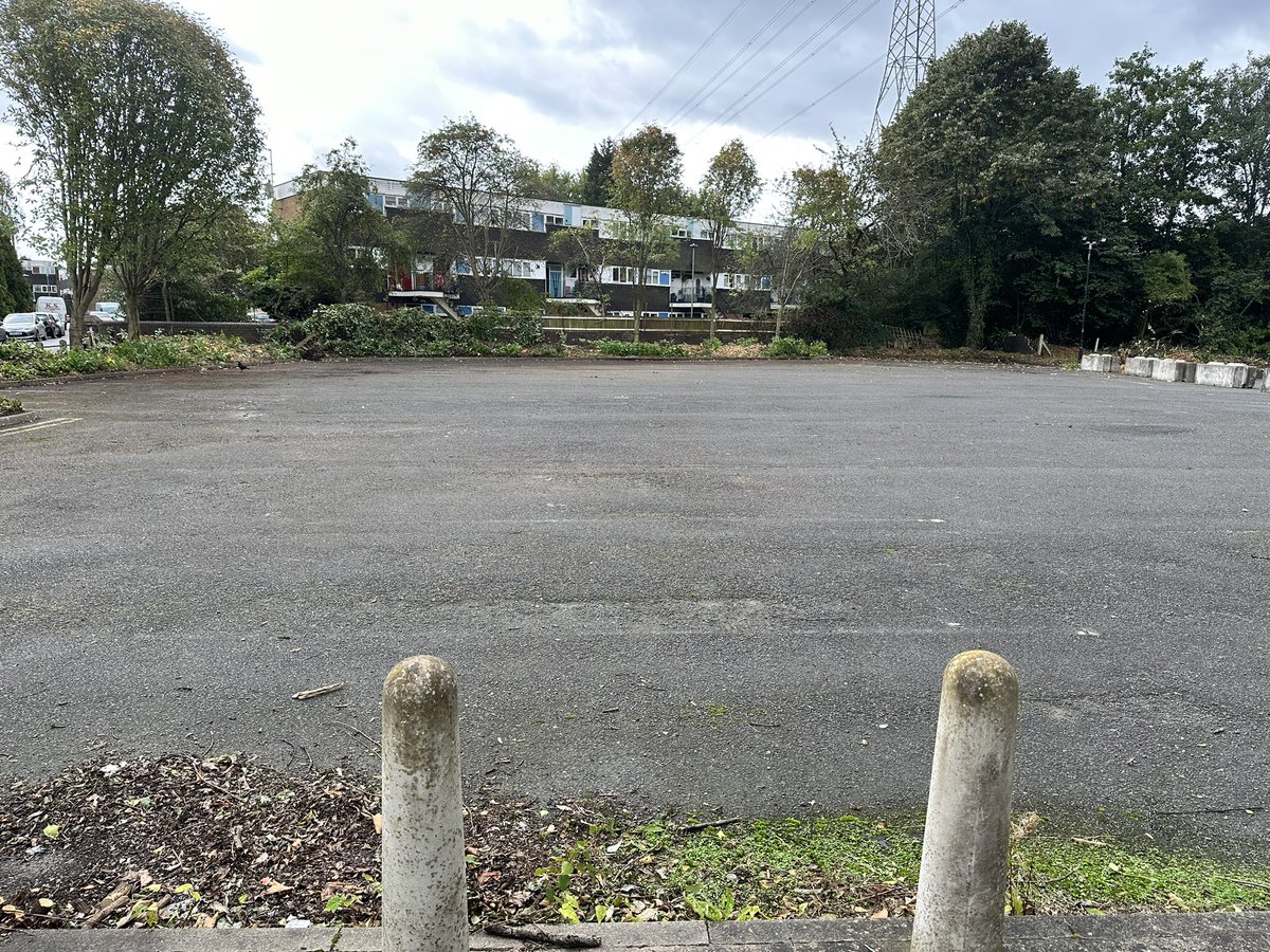 As part of #Safer6, in Tipton Town last week we’ve cut back overgrown areas to help tackle littering & anti-social behaviour in Fisher St car park in Great Bridge – this has now opened up the space & should improve the car park for locals and visitors.@cllrKblackheath