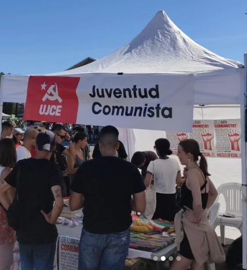 JesusR_Rojo's tweet photo. Primero dijeron que era imposible. Después nos difamaron. Por último, aseguraron que no habría juventud en la Fiesta. Nosotras solo advertimos: sería nuestro trabajo el que hable.

Ya, camaradas, no hay que decir más que: ¡@laujce, juventudes de @elpce! https://t.co/VdvdPUvntY