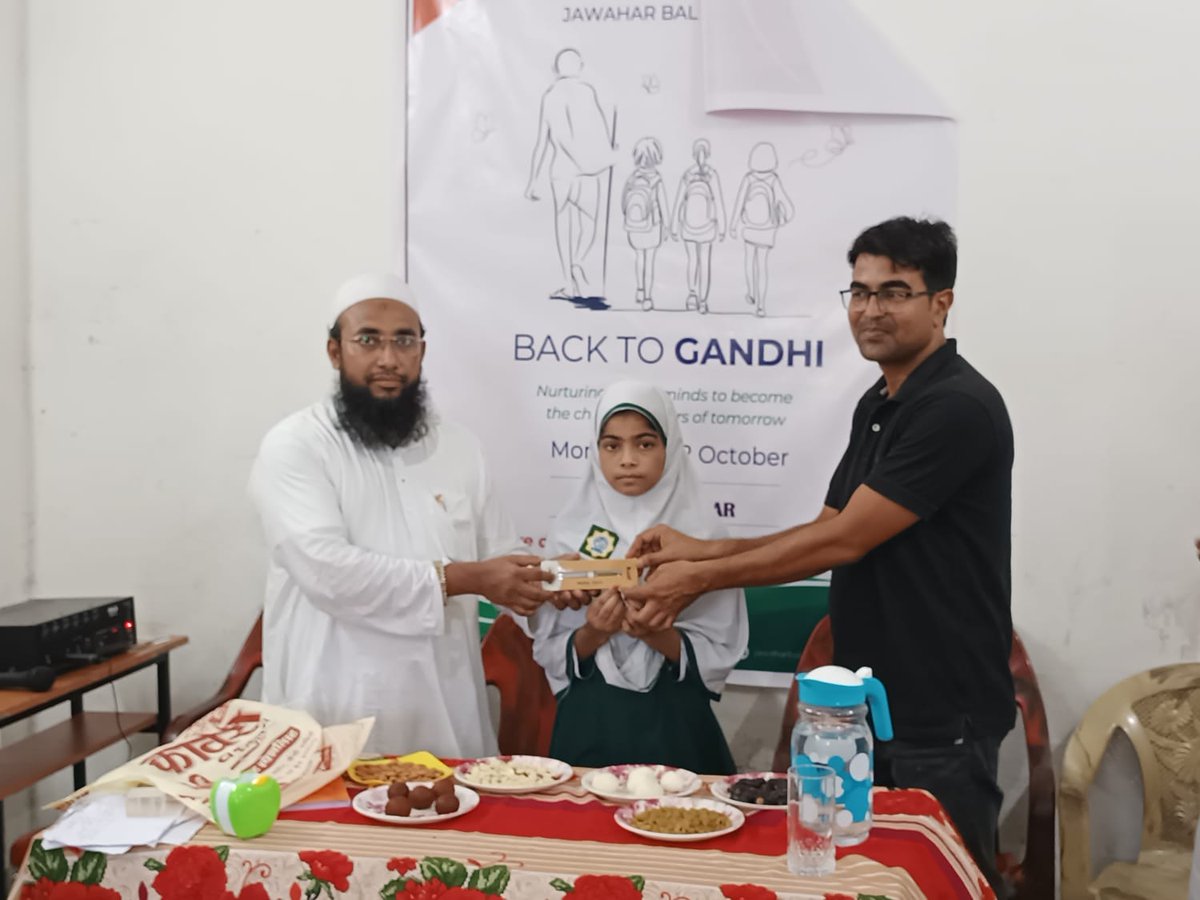 jbmbihar's tweet photo. Assalamu alaikum wa Rahmatullah wa barakatuhoo
Back to Gandhi
Al Falah English Arabic school Phulwari Sharif Patna Bihar India ke students ke beech program ki jhalkiyan . 
Is program me namrata Sony G Rajasthan, sujeet Chaudhry G Begusarai, Tariq Anwar madhubani, Abdul Majid https://t.co/ZsgCPQTczc
