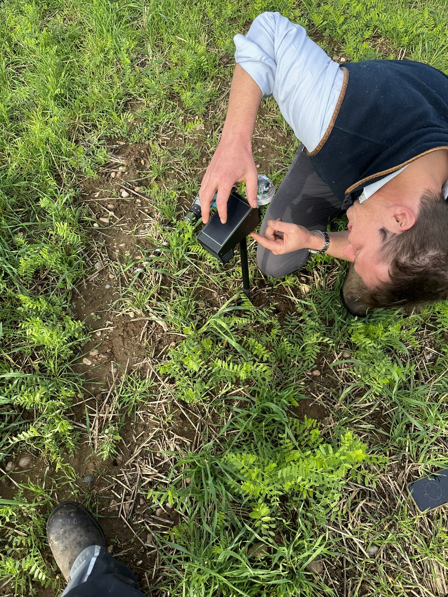 willoliver88's tweet image. New probes going in today which would give half hourly readings. Looking at all aspects of soil health. Carbon, Organic Matter%, N,P,K and also micro nutrients. Interesting to see how our operations will affect readings. #enableiot