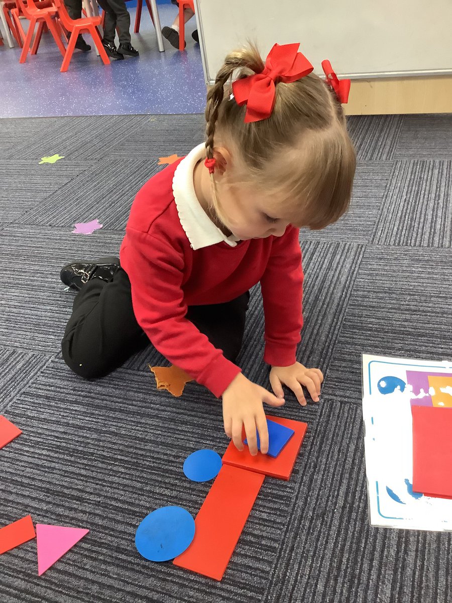 HasNursery's tweet image. We have been making lots of amazing creations using our shapes! 

We made houses 🏡, cars 🚗, rockets 🚀, trains 🚂, and even fire engines! 🚒 

#MagicMaths #EYFS