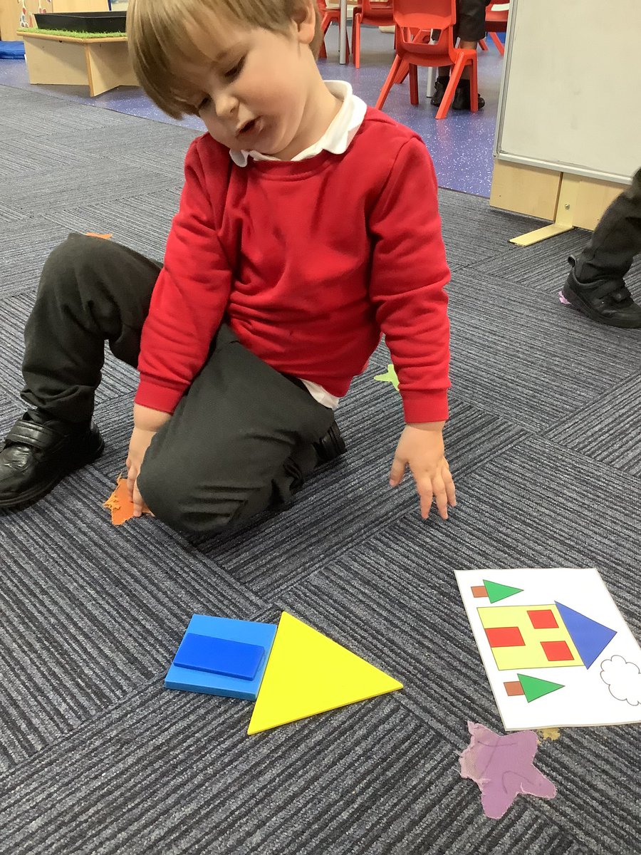 HasNursery's tweet image. We have been making lots of amazing creations using our shapes! 

We made houses 🏡, cars 🚗, rockets 🚀, trains 🚂, and even fire engines! 🚒 

#MagicMaths #EYFS