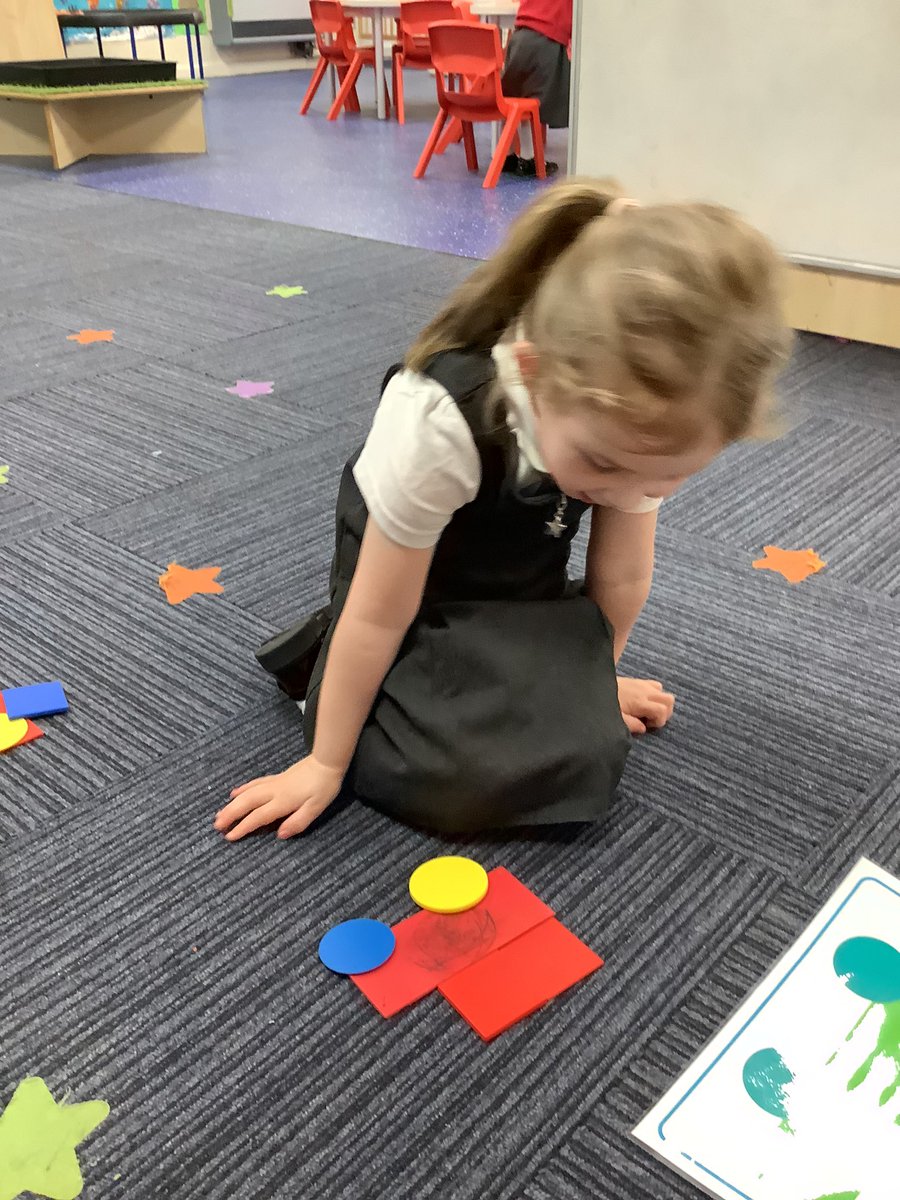 HasNursery's tweet image. We have been making lots of amazing creations using our shapes! 

We made houses 🏡, cars 🚗, rockets 🚀, trains 🚂, and even fire engines! 🚒 

#MagicMaths #EYFS