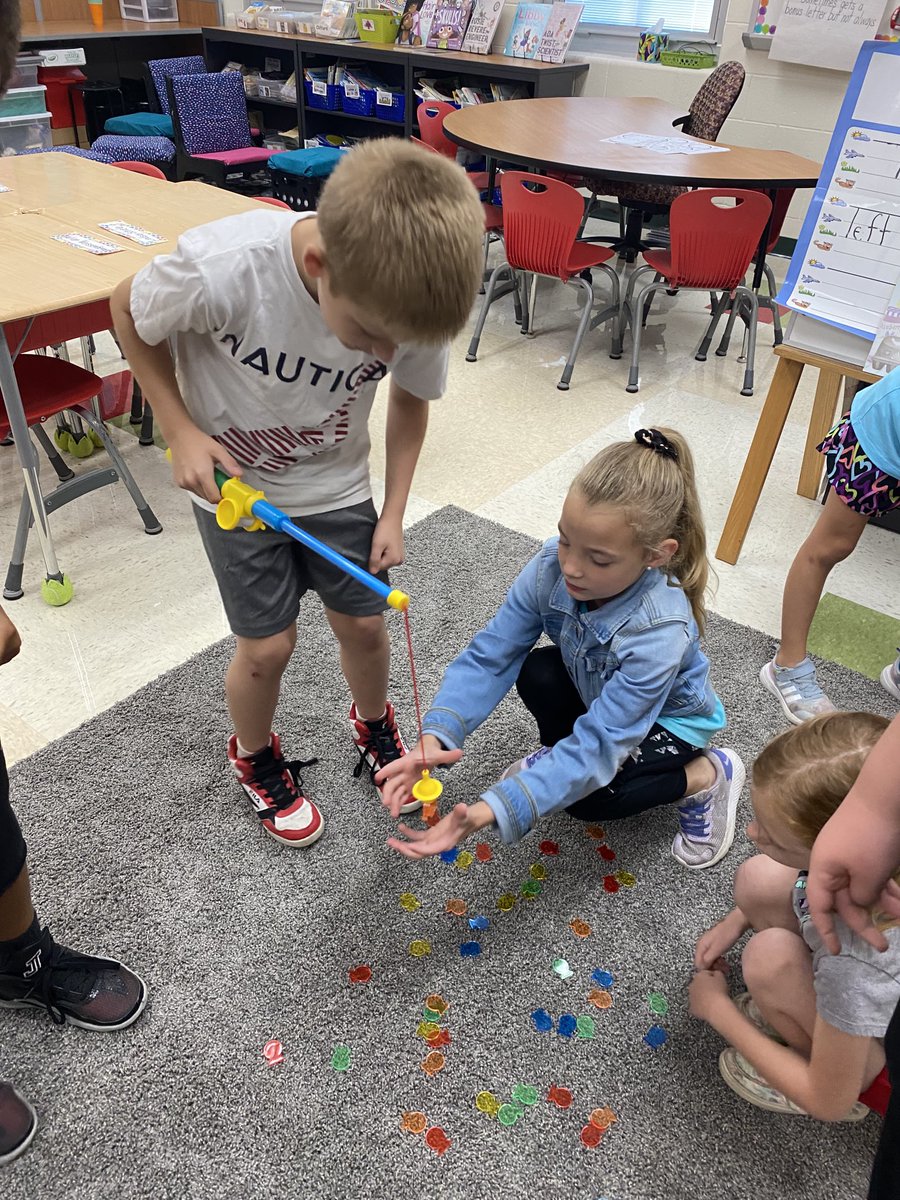 devore_mrs's tweet photo. Exploring our new magnet stem bin to learn about forces. ⁦@Keenesmathsci⁩ https://t.co/hjeJNGVmru