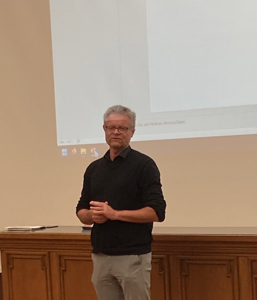 Thanks for the warm welcome to our @dfg GEvol Meeting at Museum König in Bonn @BernhardMisof . We are looking forward to three days with great talks in this interesting location.