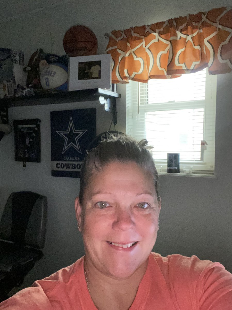 Only thing wacky about Wednesday is it’s not Friday! Got my splash of orange on and hey even my valance matches! #SCFW2023 #LifeAtATT