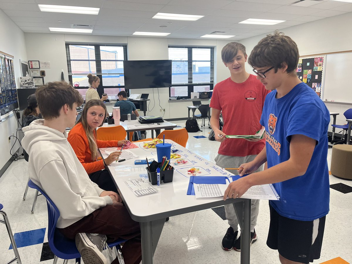 NPGrizBusiness's tweet image. Just checked out Mrs. Buford’s Personal Finance Class.  They are practicing writing deposit slips ✍️ and inserting money into a checking account. 💵 #NPObserveMe #NPGrizBiz