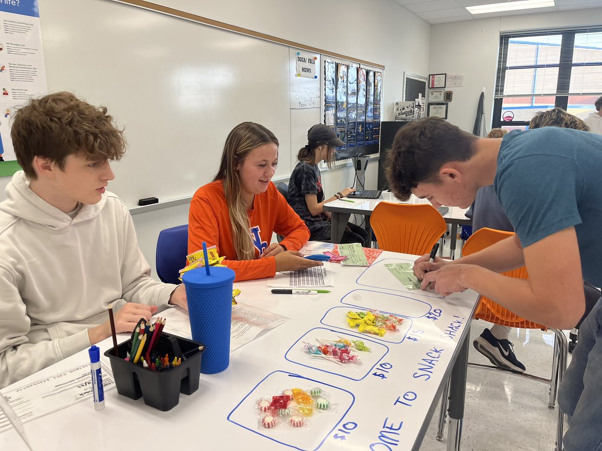 NPGrizBusiness's tweet image. Just checked out Mrs. Buford’s Personal Finance Class.  They are practicing writing deposit slips ✍️ and inserting money into a checking account. 💵 #NPObserveMe #NPGrizBiz