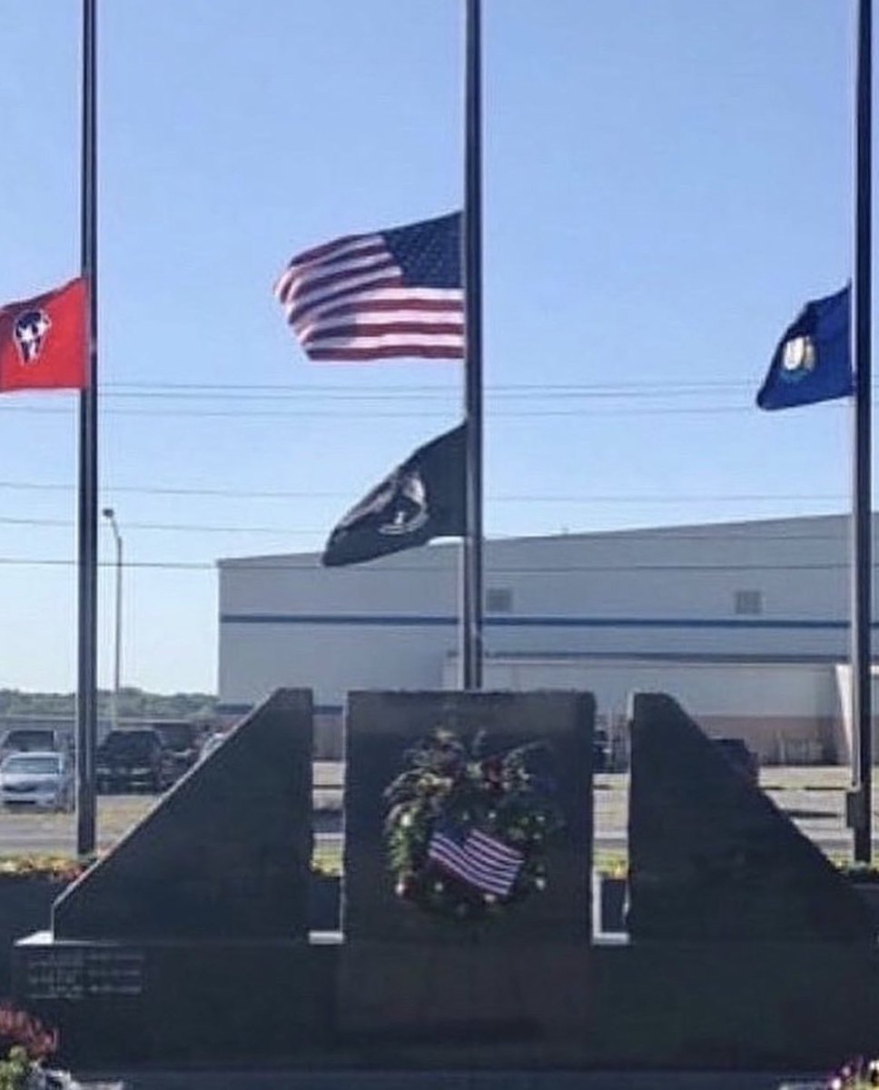 op_hawkeye's tweet photo. 10.3.1993 ~ SSG Thomas Field πΊπΈ
#OpHawkeyeRemembers #ThomasField #160thSOAR #NSDQ #SilverStar #BronzeStar #PurpleHeart
#OperationGothicSerpent
π https://t.co/zVyJifjGgA
π https://t.co/jX6izFZlRh
π° https://t.co/nqi0nYgBIZ
π° https://t.co/tekeK5x9lg
π° https://t.co/YwnD6oulOh https://t.co/bTGdAxVfVS