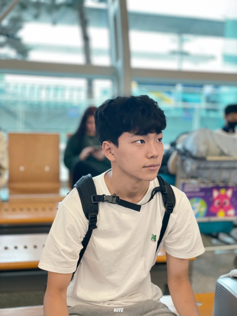 kite_g1_923's tweet photo. 공항에선 부끄럼1000인 댕댕이 같았는데 금메달을 땄다니...🥹 여운이 n시간째 가시지 않는 중🥇🥇🥇🥇 https://t.co/wnUpMz8NYT