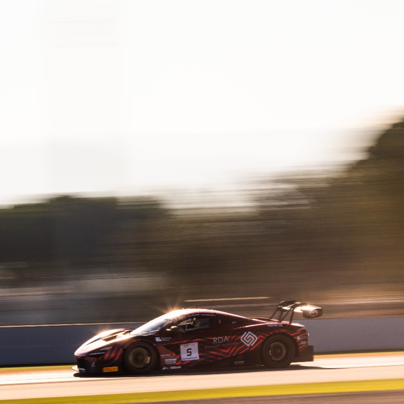 OptimumMSport's tweet photo. It's #WallpaperWednesday so we've got a fresh batch of shots for you to refresh your lock screens courtesy of Drew! Click below for the full gallery from the weekend👇

#FanatecGT | #GTWorldChEu | #OptimumMotorsport | #RedZebra