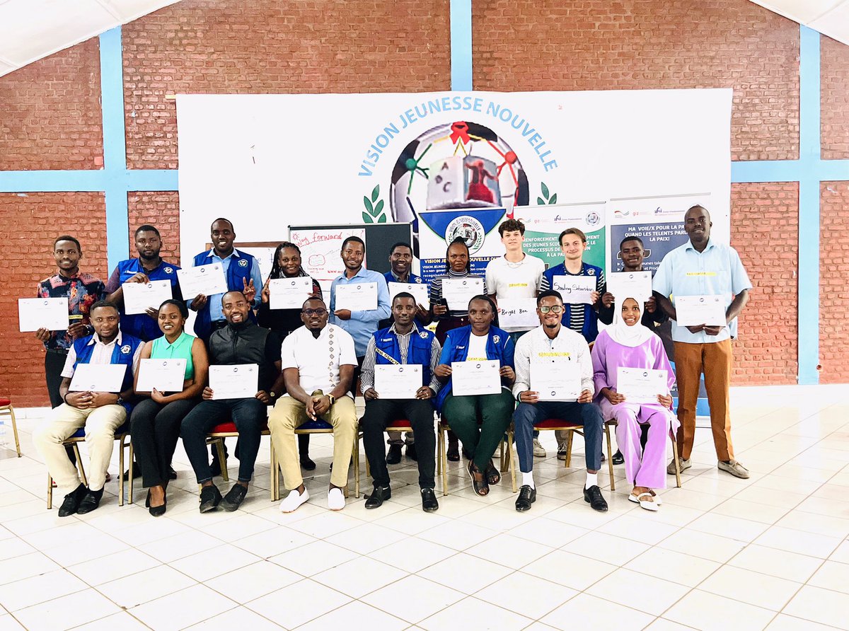 Gloire_Sebu's tweet photo. C’était un plaisir de co-faciliter la Formation de base dans le Programme d’Alternatives à la Violence (AVP) du 26 au 28 Septembre 2023 à l’organisation Vision Jeunesse Nouvelle (VJN) à Gisenyi. 💕✌️
@visionjeunesse2 
@piasshuye https://t.co/Wky8x7PZ7c