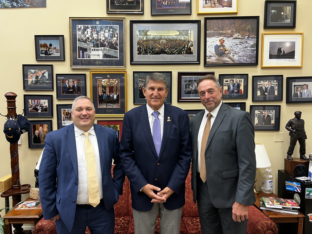 empireede's tweet photo. Executives from The Port of West Virginia and Empire Diversified Energy meet with Senate and congressional leaders in Washington, DC to discuss future plans to create Jobs and Clean Energy projects at The Port of West Virginia.
#empireede #portofwestvirginia https://t.co/u5JfrjL7D3